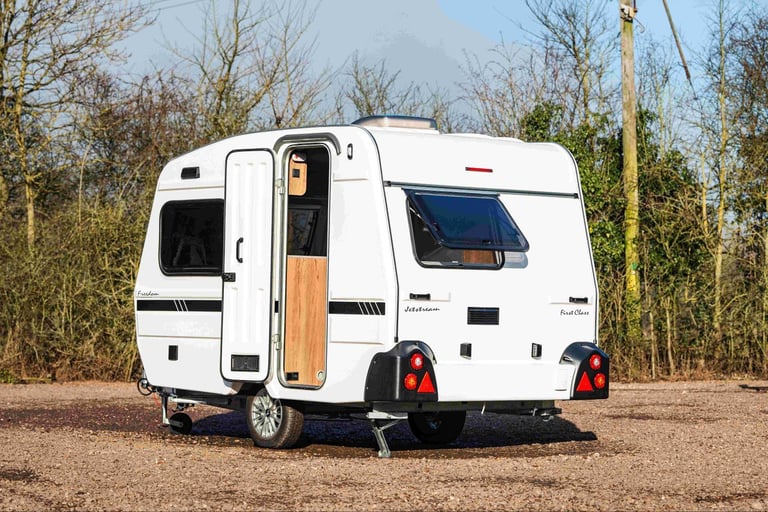 Freedom Jetstream First Class - Lightweight two berth caravan with bathroom