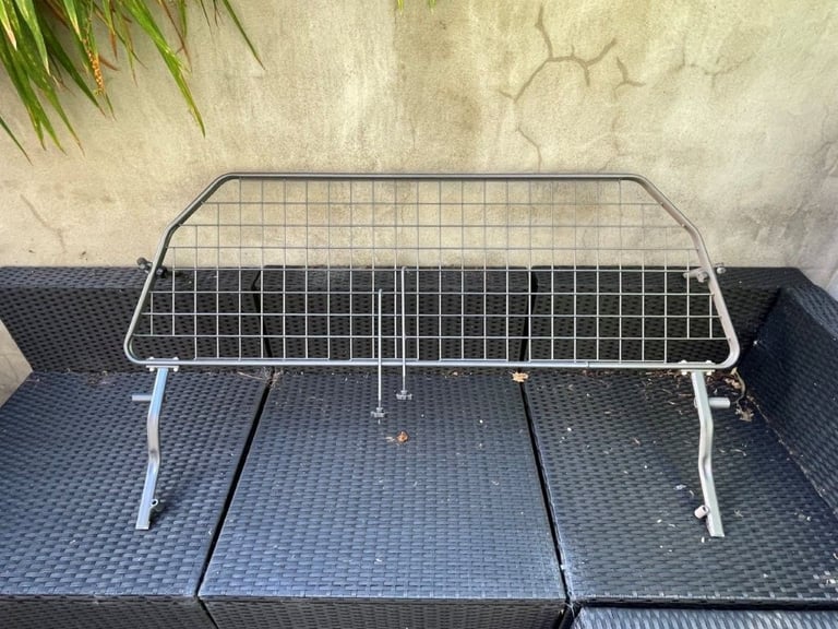Dog Guard for Land Rover Discovery 3