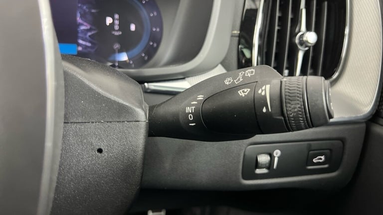 2021 Volvo XC60 B6 R-Design PRO AWD Mild Hybrid(22'Alloys, Harman Kardon, Panroof, Carplay) Estat...