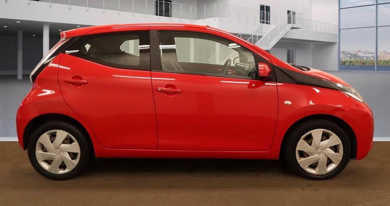 2017 Toyota AYGO 1.0 VVT-i x-play x-shift Euro 6 5dr HATCHBACK Petrol Automatic