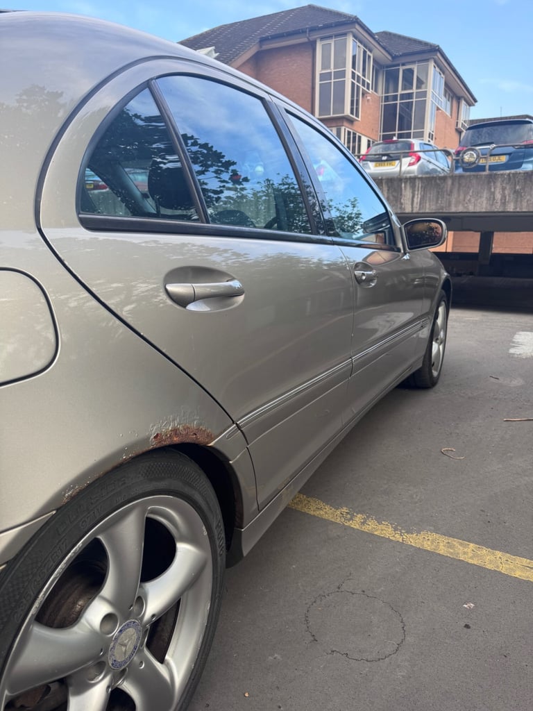 2003 MERCEDES-BENZ C CLASS C180K Avantgarde SE 4dr AUTO PETROL SILVER SALOON VGC