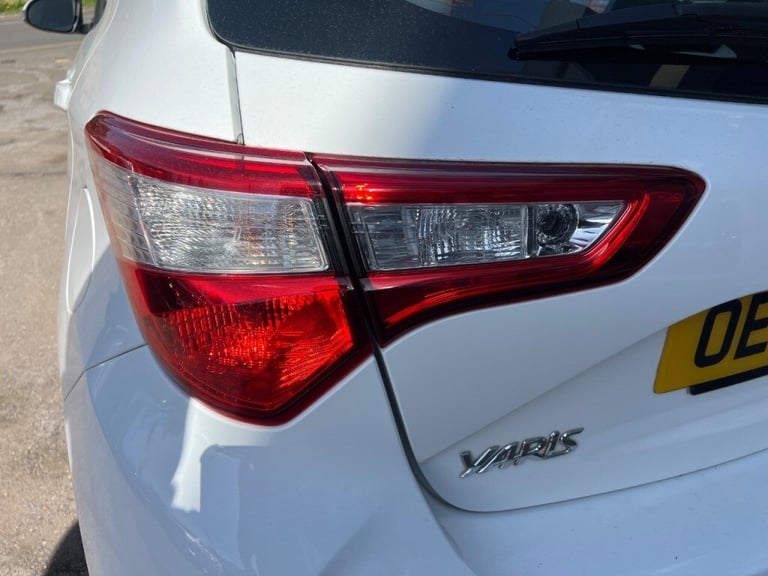 Toyota Yaris 1.5 VVT-i Icon 5dr - REAR CAMERA - BLUETOOTH - Petrol