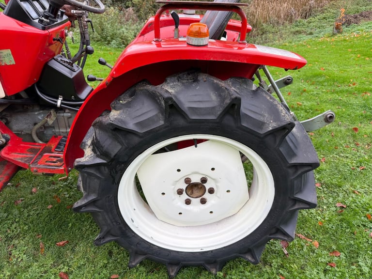 YANMAR YM2210BD 4WD TRACTOR WITH FRONT LOADER/ BUCKET ** WATCH VIDEO *** 22HP ** 1032 Hours