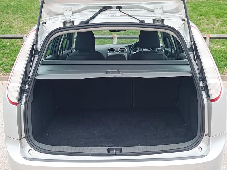 2010 Ford Focus 1.6 Zetec 5dr ESTATE Petrol Automatic