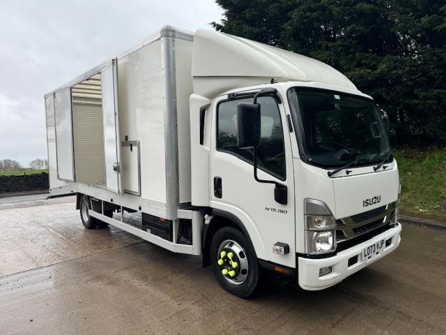 2024 ISUZU N75.190 Euro 6 19ft6 box covered car transporter 1477kms manual a/c