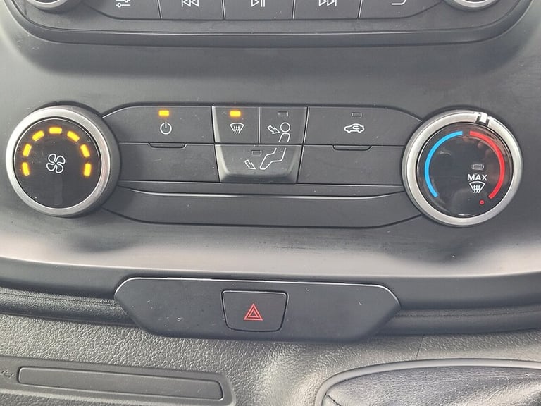 2022 Ford Transit 350 EcoBlue Leader Luton TDCI 130ps 4.1m with Air Con, Tail Lift &amp; 1 Owner ...