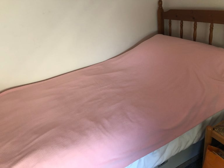 image for EXTRA WARM FLEECE SINGLE DUVET SET (DUVET COVER, FITTED SHEET, 2 PILLOW CASES)