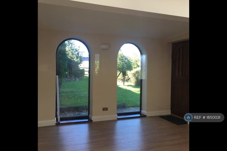 3 bedroom house in Fulstone Road, Huddersfield, HD4 (3 bed) (#1850031)