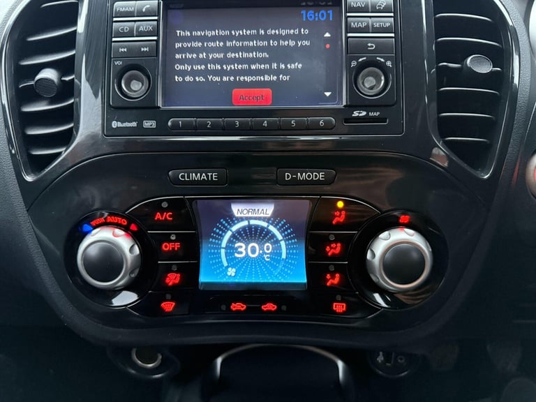 2011 Nissan Juke 1.6 Tekna Euro 5 5dr HATCHBACK Petrol Manual