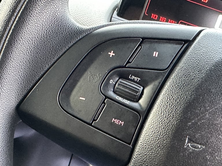 2015 Citroen C4 Cactus 1.6 Touch BlueHDI Diesel Manual 5 Door Hatchback White