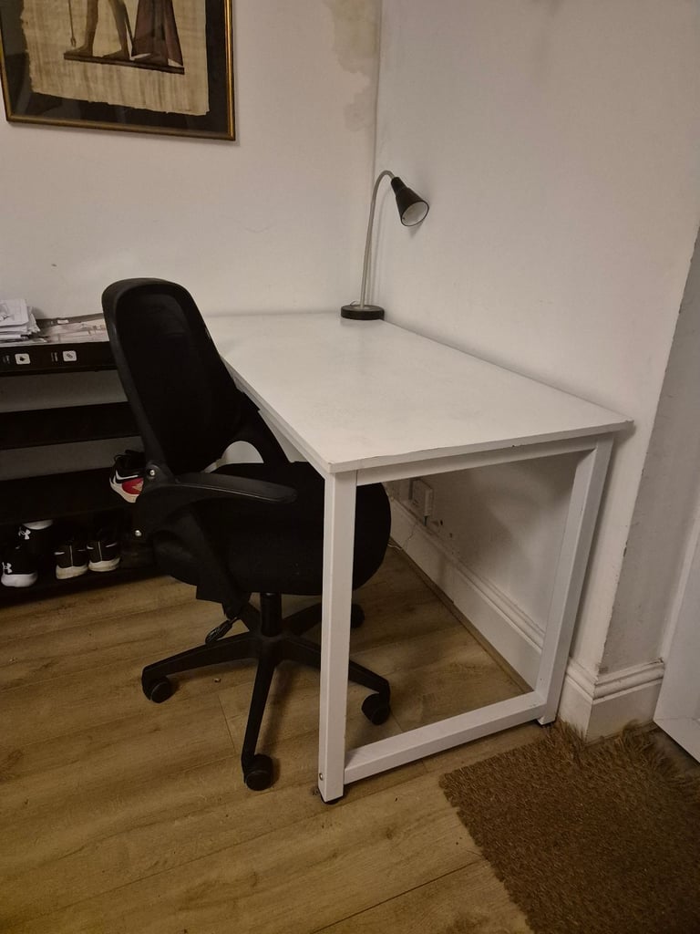 Desk and adjustable office chair 