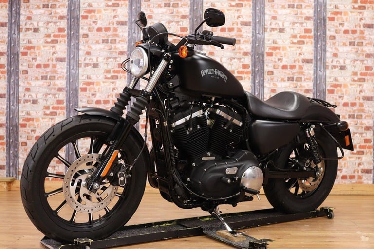 **DEPOSIT TAKEN** 2015 HARLEY XL 883 N SPORTSTER IRON - 4,004 MILES - 1 OWNER