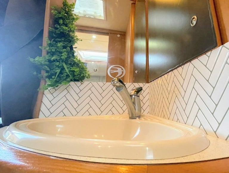 STUNNING Luxury Spacious Motorhome, 36k Miles! Full MOT, 6-Belts, Awning, Solar, Extras - ON SALE!