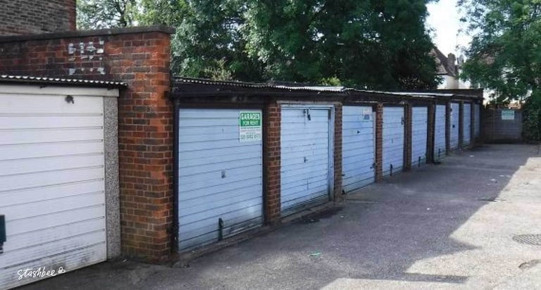 image for Garage to rent in London (N13) | Stashbee