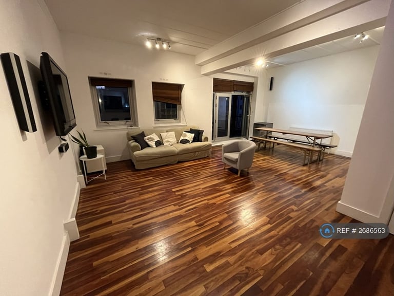 2 bedroom flat in Sunlight Square, London, E2 (2 bed) (#2686563)