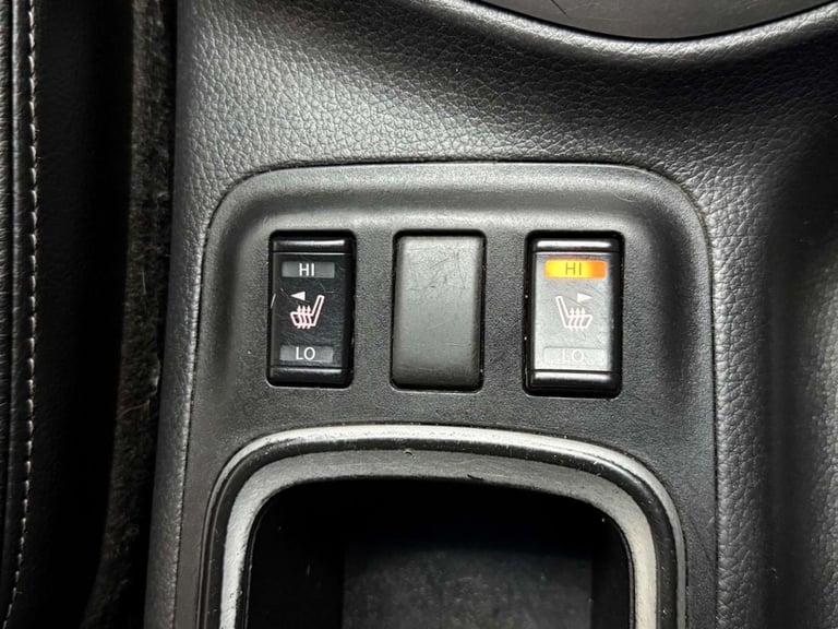 2018 Nissan Navara 2.3 dCi Off-Roader AT32 Auto 4WD Euro 6 4dr Pickup Diesel Automatic