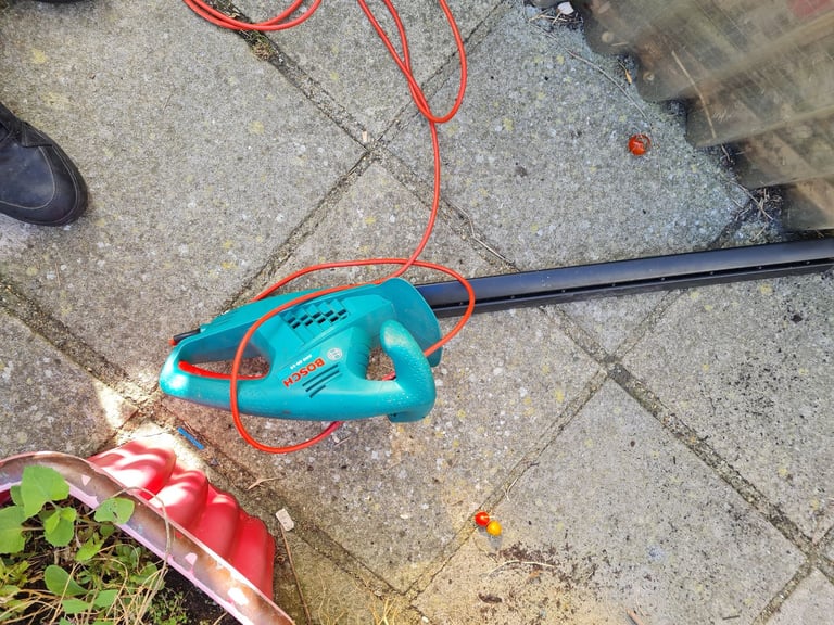 Bosch hedge cutter 