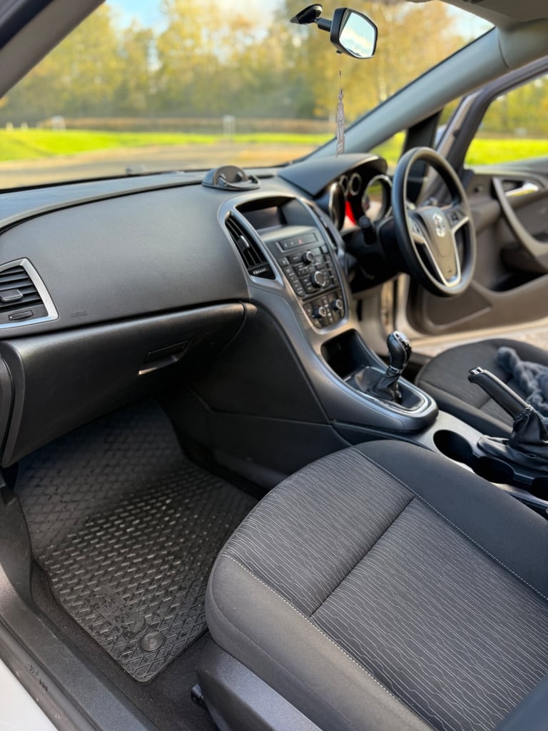 Vauxhall, ASTRA, Estate, 2015, Manual, 1598 (cc), 5 doors