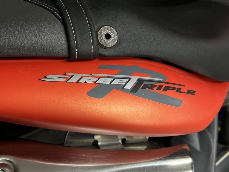 2010 10-PLATE TRIUMPH STREET TRIPLE 675 R ** ONLY 9,724 MILES ** EXTRAS **