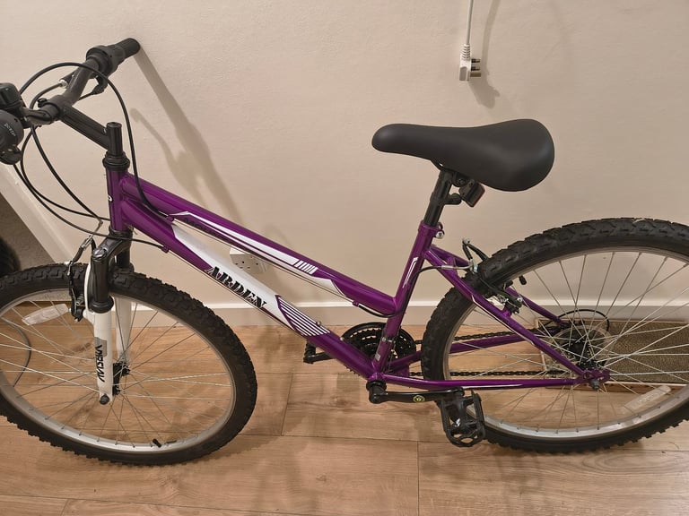 Woman's mountain bike 