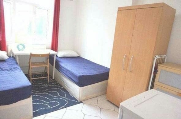 🔔 Peaceful Shared Study Room 🛋️ | Super Central 🚪 | Perfect for Students 💥💥