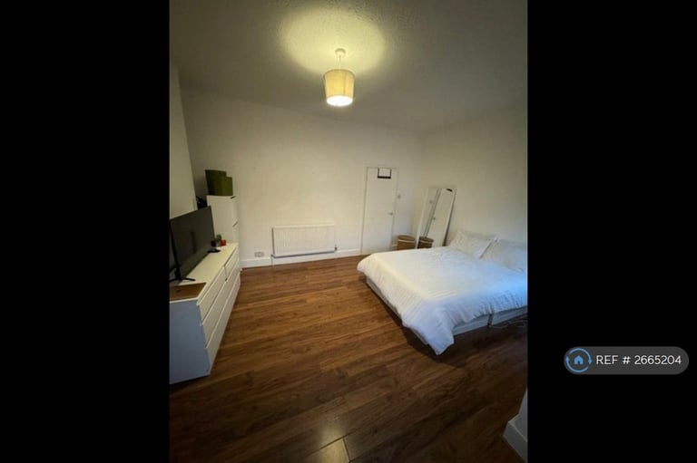 2 bedroom flat in Goodall Road, London, E11 (2 bed) (#2665204)