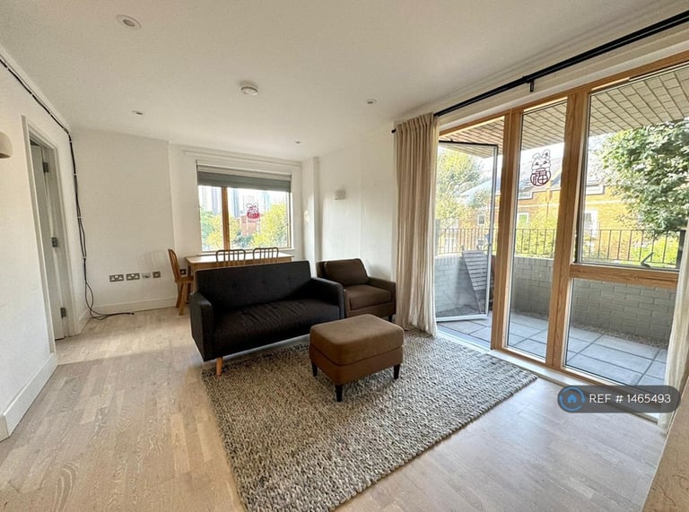 image for 3 bedroom flat in Triangle Apartments, London, E14 (3 bed) (#1465493)