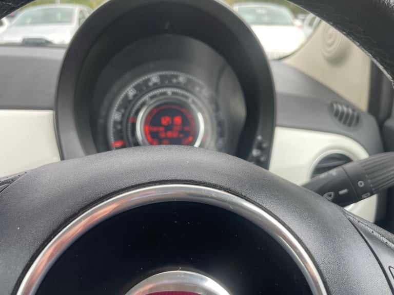 FIAT 500 1.2 LOUNGE S/S 10 REG WHITE 3 DOOR MOT MARCH 27TH 2026 TAX £35 SERVICE HISTORY 50+MPG
