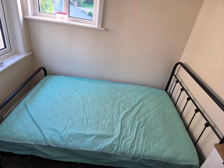 Small Double Bed (4ft)
