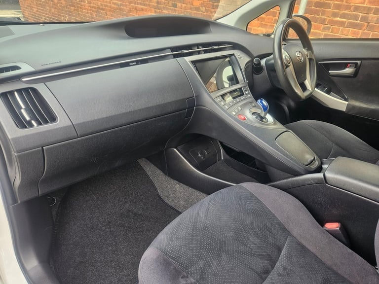Toyota Prius 1.8 hybrid fully serviced including new batteries fitted 