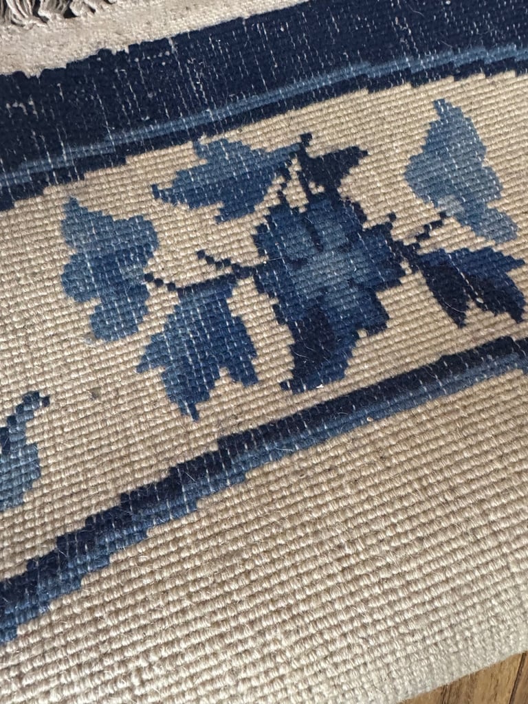 Vintage Hand-Knotted Chinese Peking Wool Rug – Round Blue & Ivory Carpet, 1970s