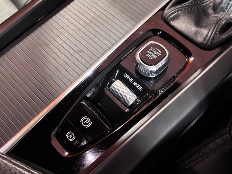 2019 19 VOLVO V60 CROSS COUNTRY 2.0 D4 PLUS ESTATE 5DR DIESEL AUTO AWD EURO 6 (S