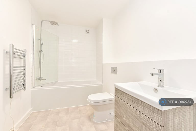 2 bedroom flat in Maidstone Road, Paddock Wood, Tonbridge, TN12 (2 bed) (#2682734)