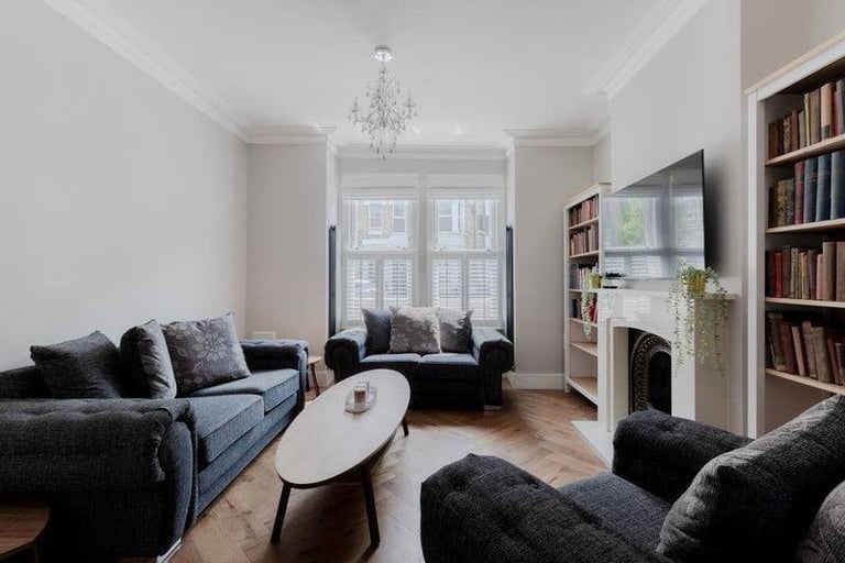 image for Fully furnished Balcony double room in a 4 bed house  in Shepherd's Bush Only £1300 pcm 