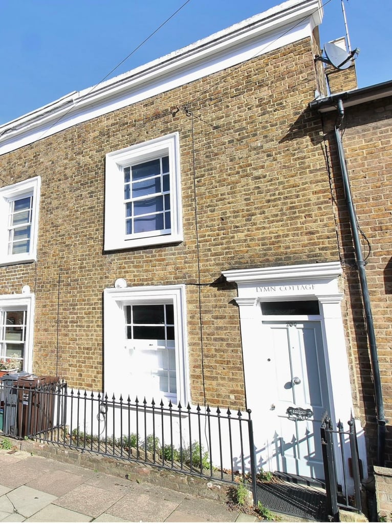 2 bed listed cottage terrace house with character to rent in isleworth