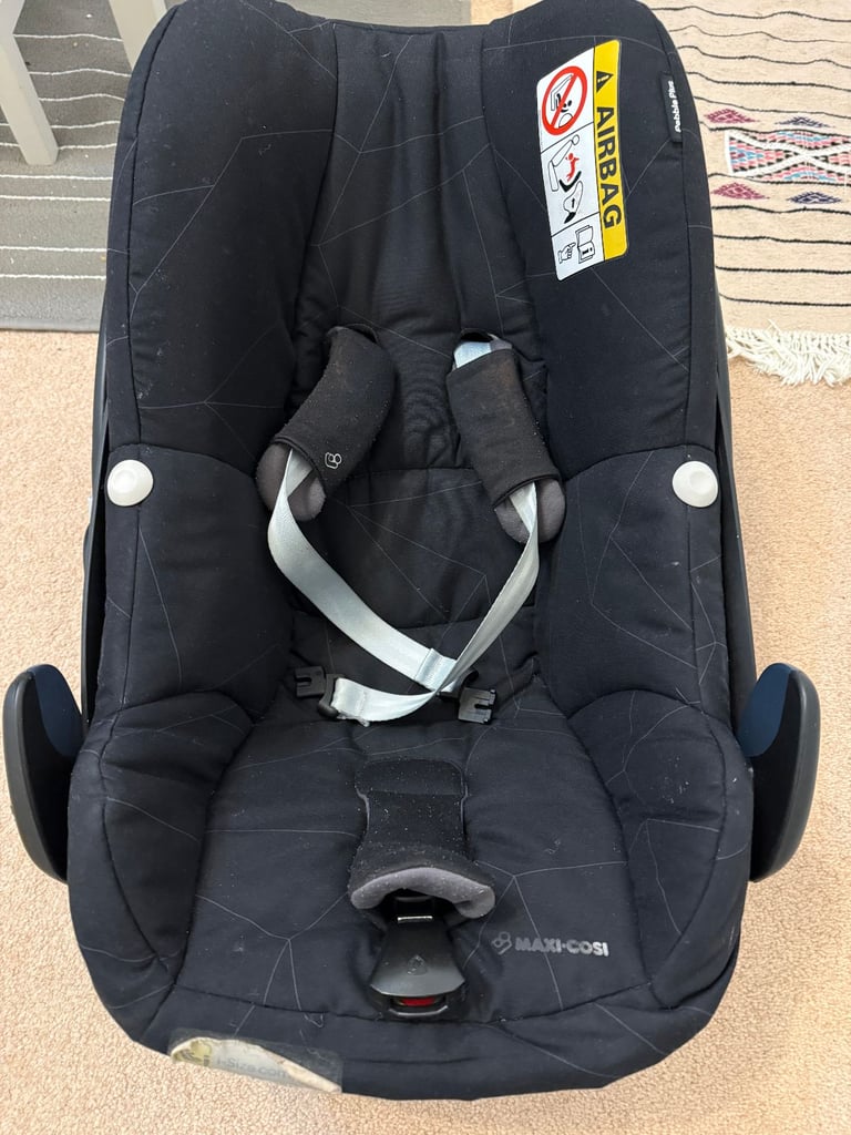 Maxi-Cosi Pebble Plus Baby Car Seat with Maxi-Cosi 3wayfix ISOFIX Base