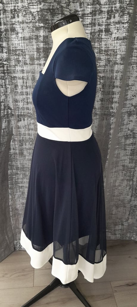 Brand new quiz dress in navy and cream