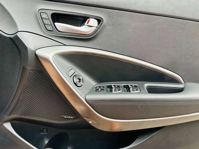 2016 Hyundai Santa Fe 2.2 Santa Fe Premium SE Blue Drive CRDi Auto 4WD 5dr SUV Diesel Automatic