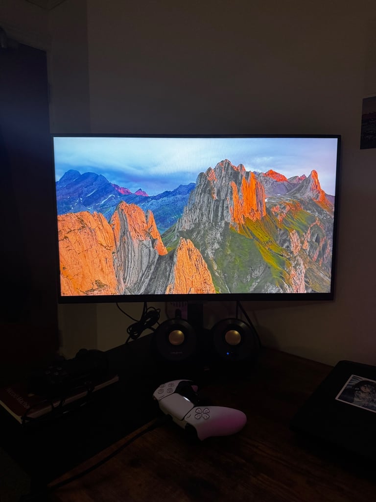 Samsung Gaming Monitor - 27 inch UHD (Negotiable)