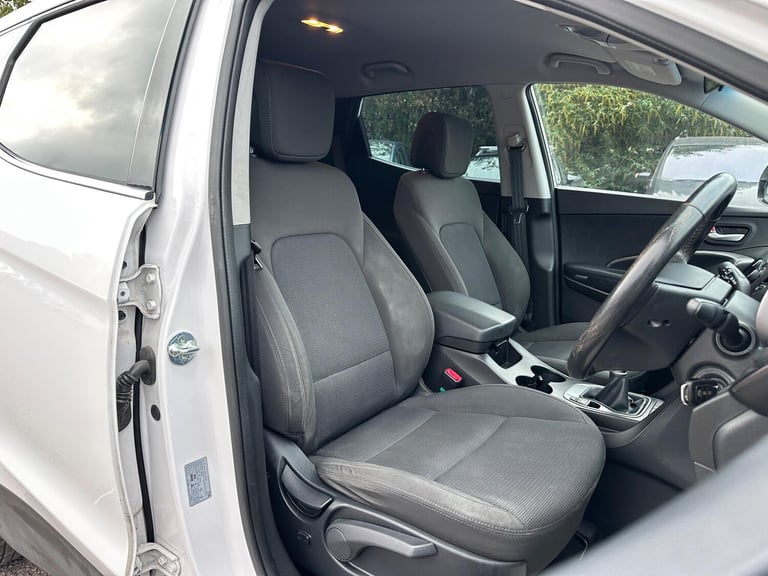 2016 Hyundai Santa Fe 2.2 CRDi SE 4WD Euro 5 5dr (5 seat) ESTATE Diesel Manual