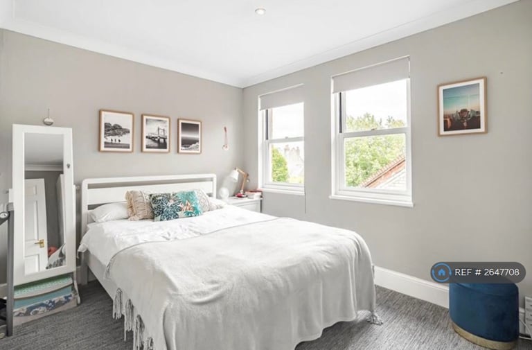 1 bedroom flat in Tonsley Heights, London, SW18 (1 bed) (#2647708)