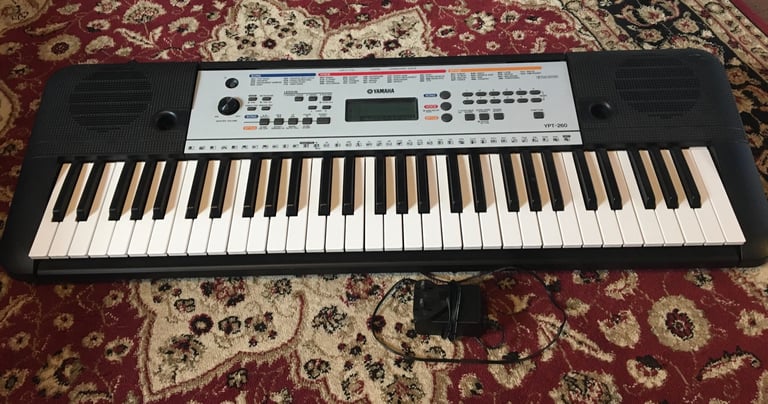 Yamaha YPT-260 Electronic keyboard hardly ever used 