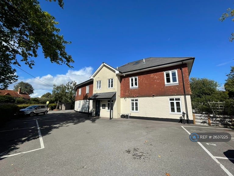 image for 1 bedroom flat in Dunleys Hill, North Warnborough, Hook, RG29 (1 bed) (#2637225)