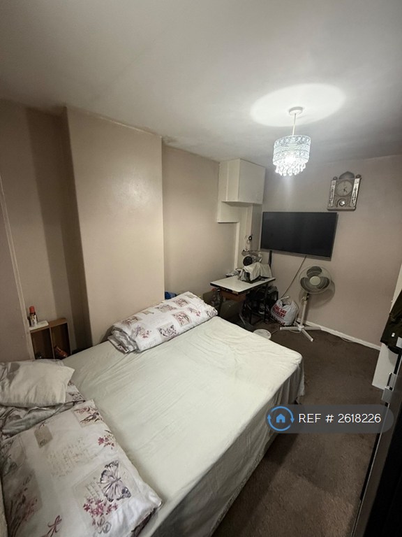 image for 1 bedroom in Terry House, London, SW2 (#2618226)