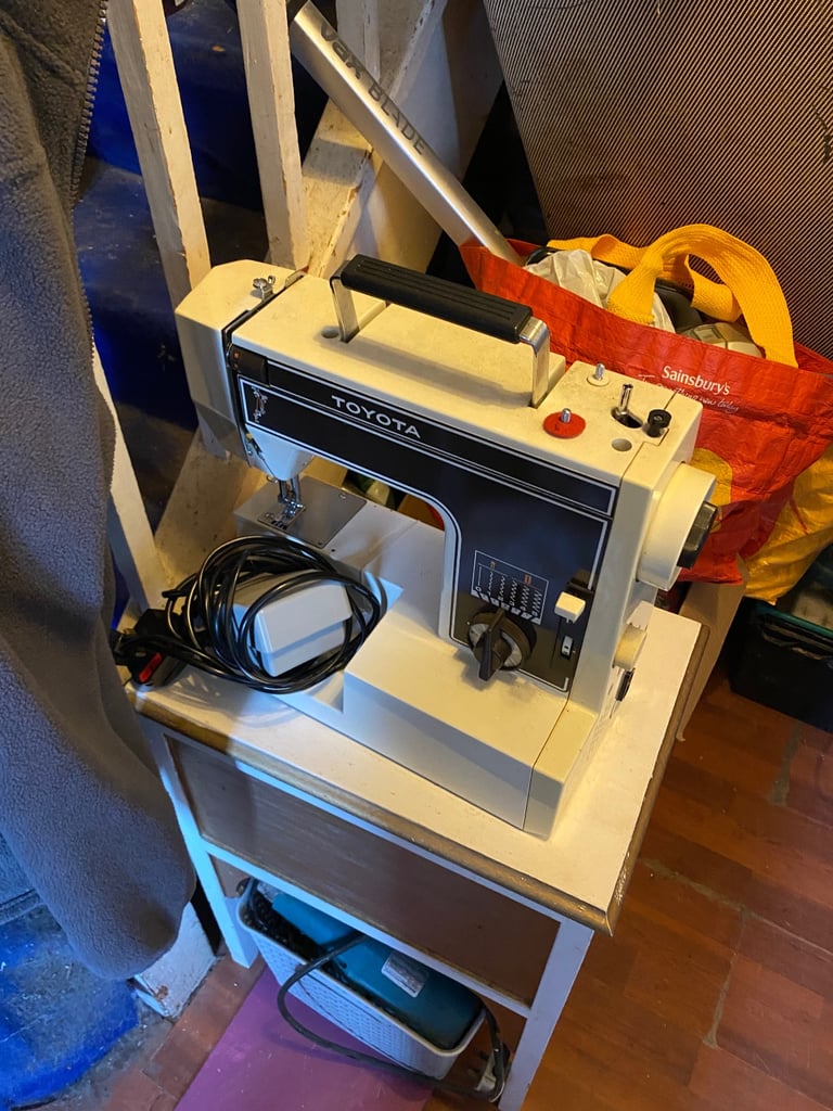 image for Vintage Toyota 6200 Sewing Machine W/ Sewing Table