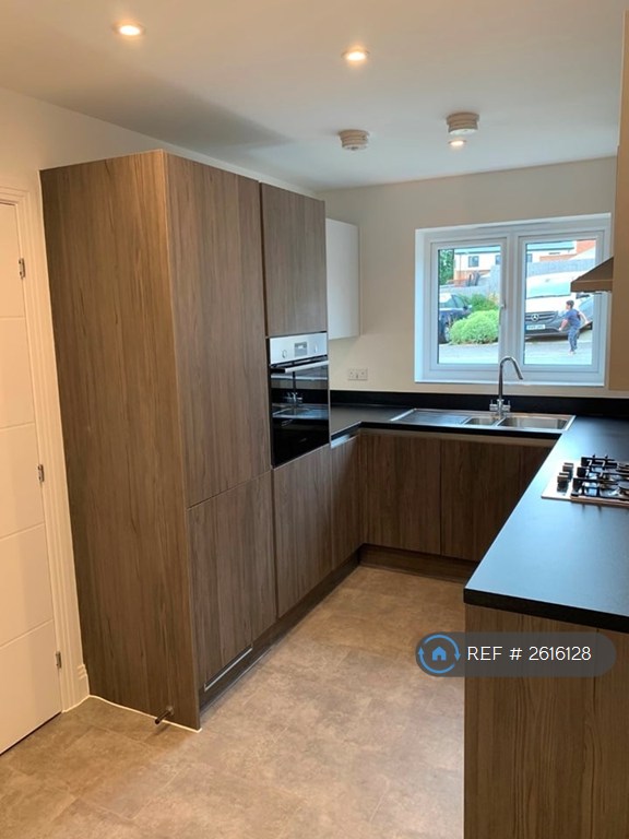 3 bedroom house in Johnstone Close, Bracknell, RG12 (3 bed) (#2616128)