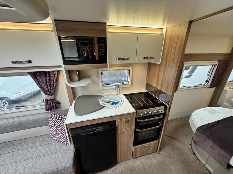 SWIFT KUDOS 530 SB 2018 MODEL 4 BERTH FIXED ISLAND BED TOURING CARAVAN