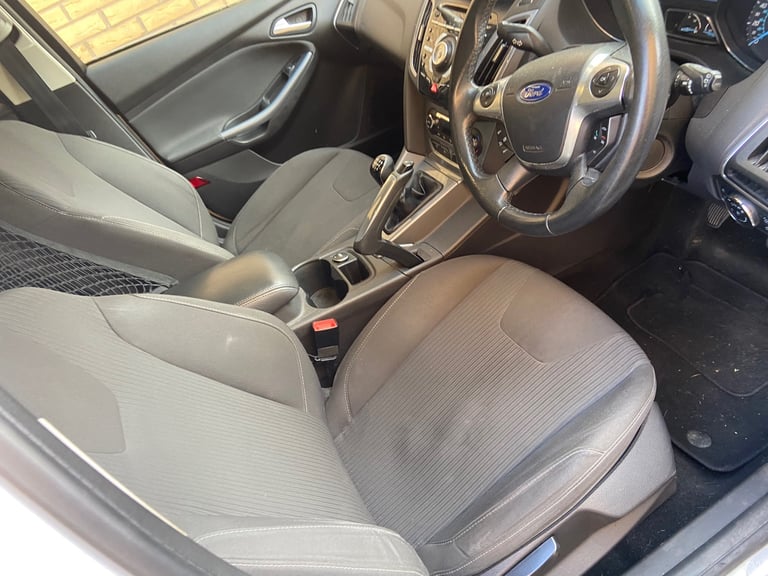 Ford, FOCUS, Hatchback, 2011, Manual, 1596 (cc), 5 doors