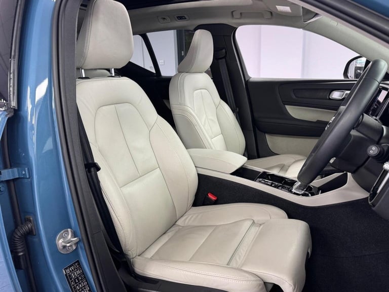VOLVO XC40 1.5h T5 Recharge 10.7kWh Ultimate Dark Auto Euro 6 (s/s) 5dr 2023