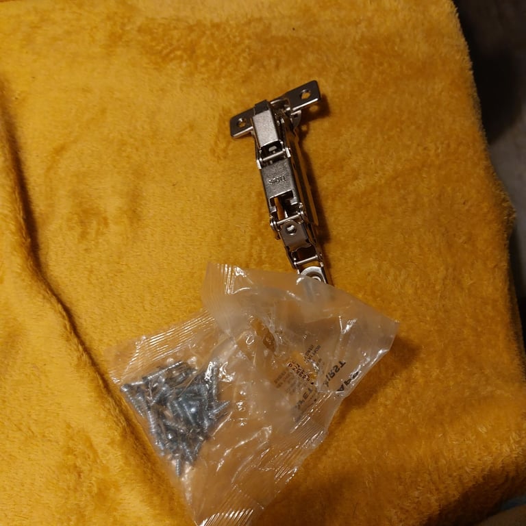 image for Free kitchen hinges/screws etc